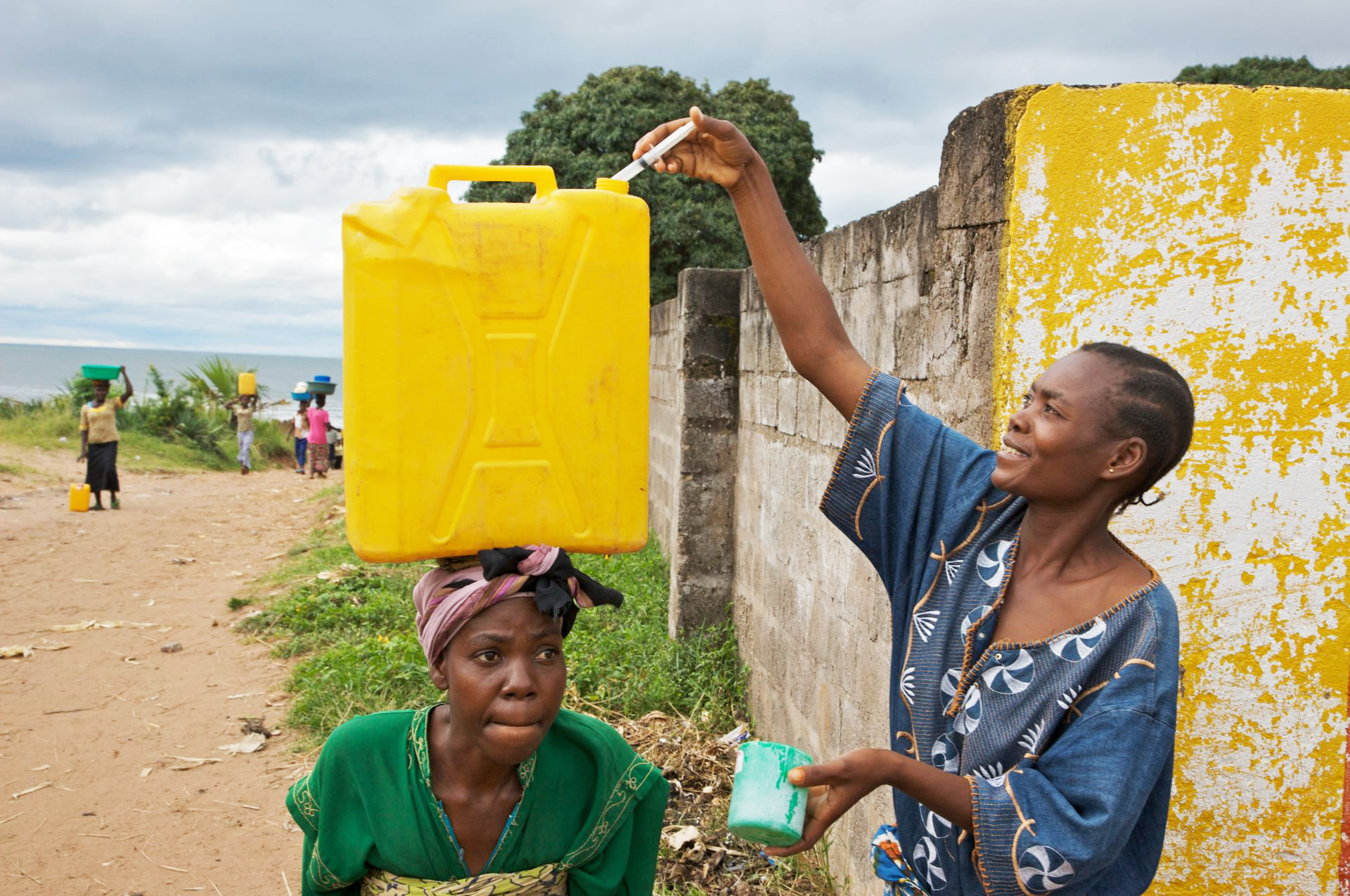 Chlorination of stored water during a humanitarian response in DR Congo